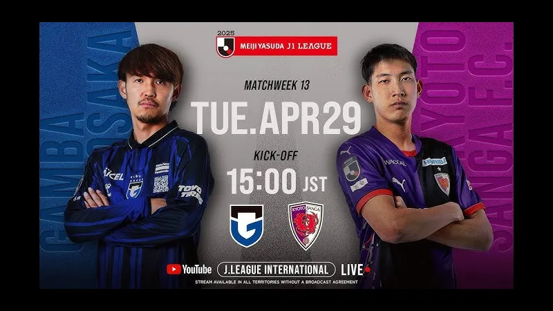 Cầu thủ Kyoto Sanga và Gamba Osaka đua tranh gay gắt trên sân Cầu thủ Kyoto Sanga và Gamba Osaka đua tranh gay gắt trên sân