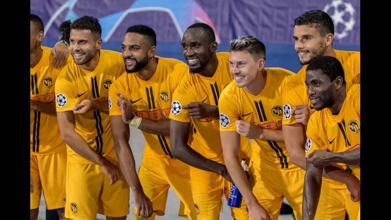Cầu thủ Young Boys tung cú sút mạnh vào lưới Plzen Cầu thủ Young Boys tung cú sút mạnh vào lưới Plzen