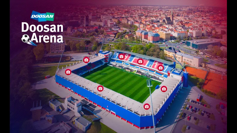 Cầu thủ Plzen đang tung cú sút mạnh mẽ trước Young Boys Cầu thủ Plzen đang tung cú sút mạnh mẽ trước Young Boys