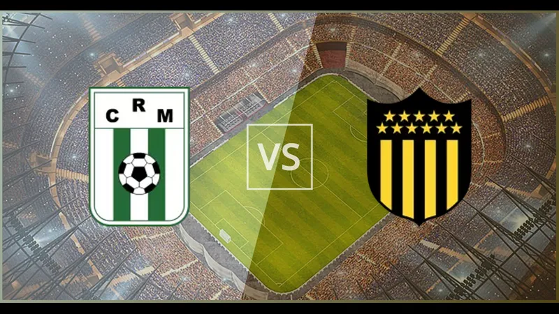 Cầu thủ Racing Montevideo và Penarol tranh chấp quả bóng trên sân cỏ Cầu thủ Racing Montevideo và Penarol tranh chấp quả bóng trên sân cỏ